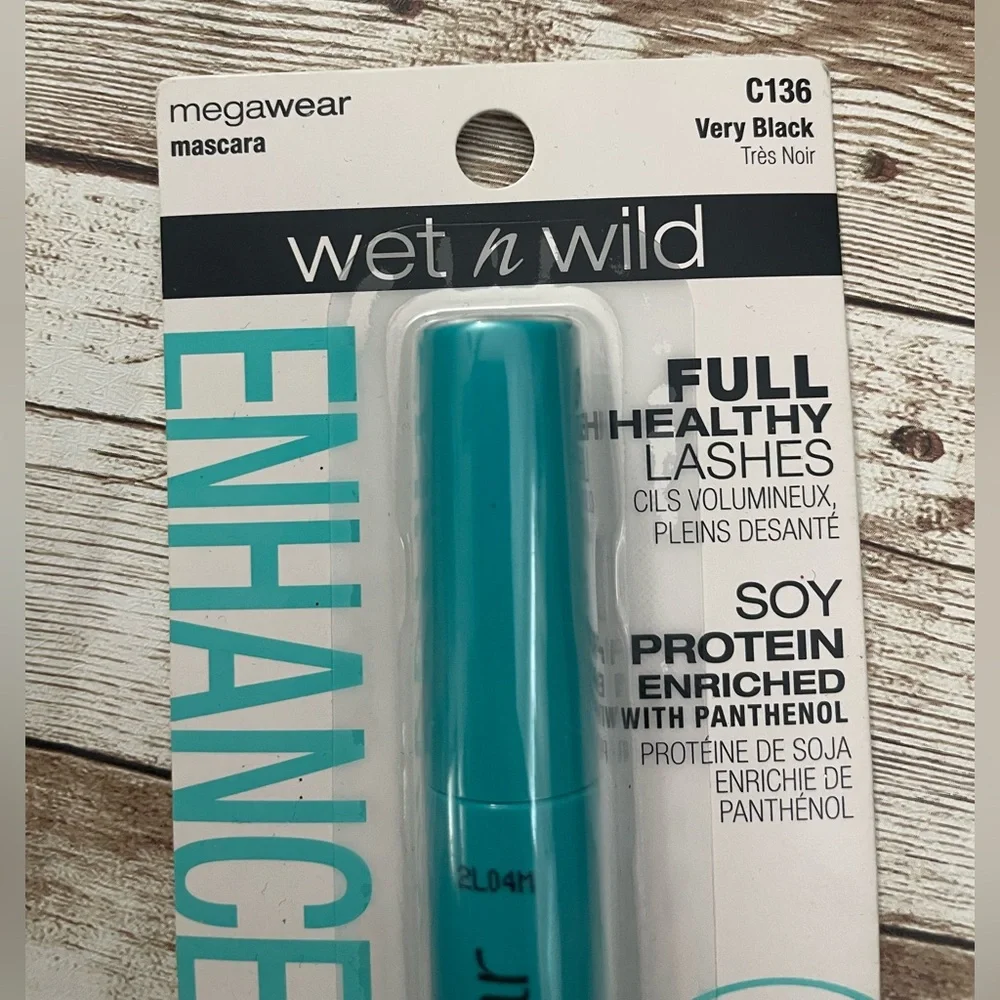 🆕 🎉 FREE WITH ANY PURCHASE wet n wild Megawear Mascara Very Black C136